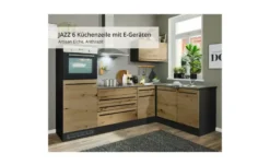 Küchenzeile mit E-Geräten