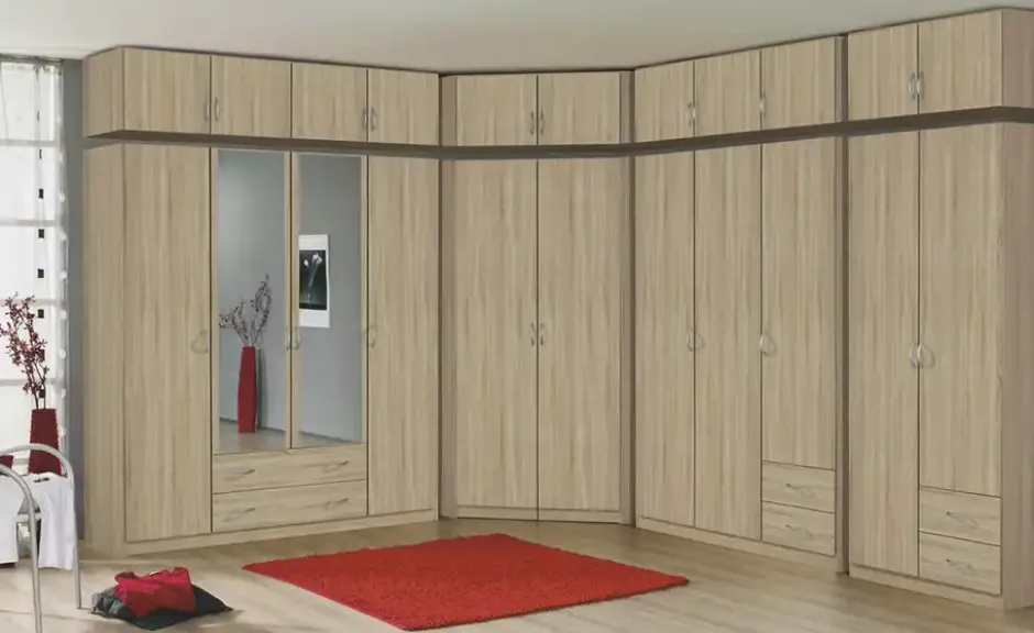 Kleiderschrank Case